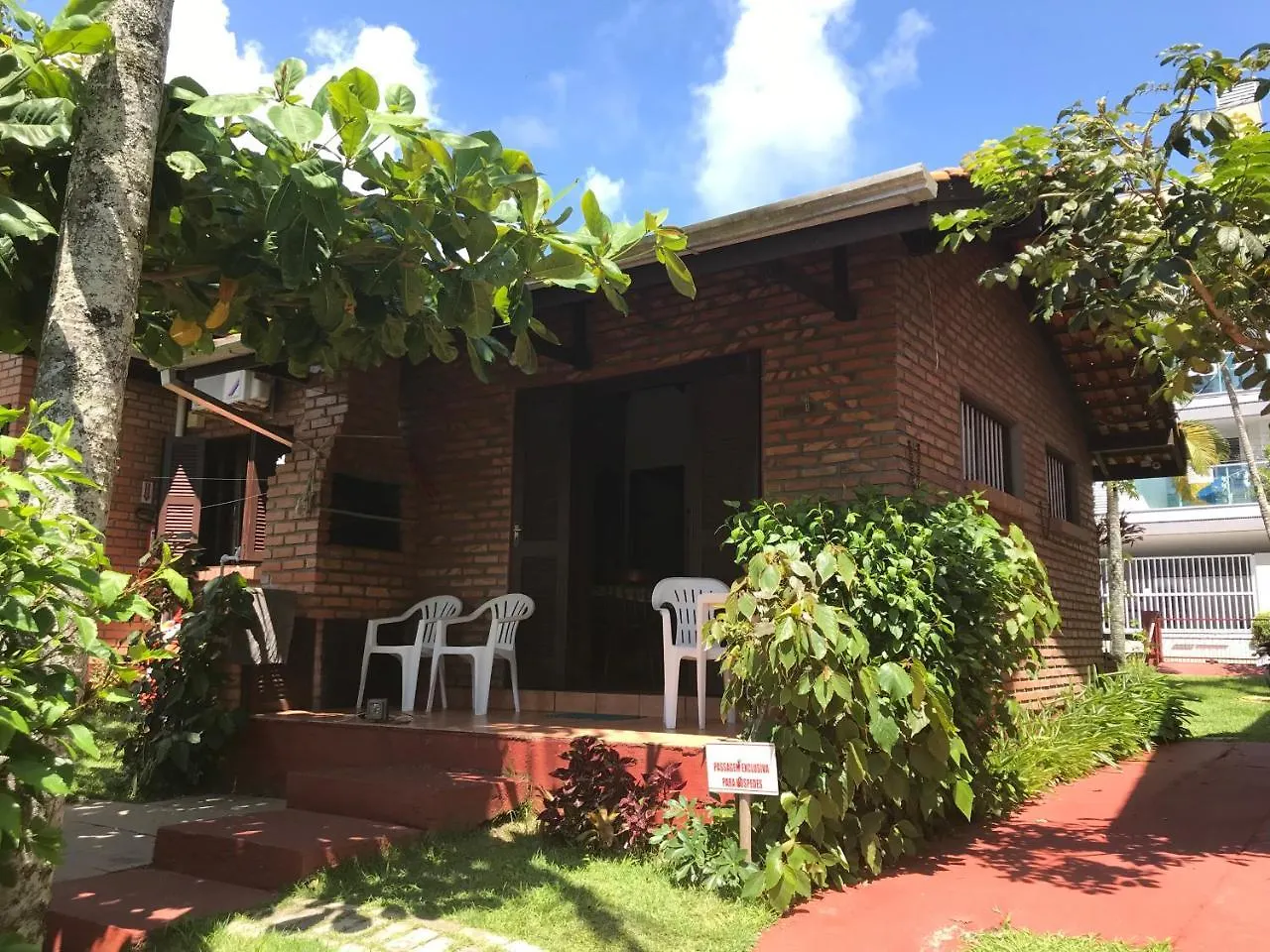 Pousada E Residencial Canto Verde...A Uma Quadra Da Melhor Praia... Bombinhas